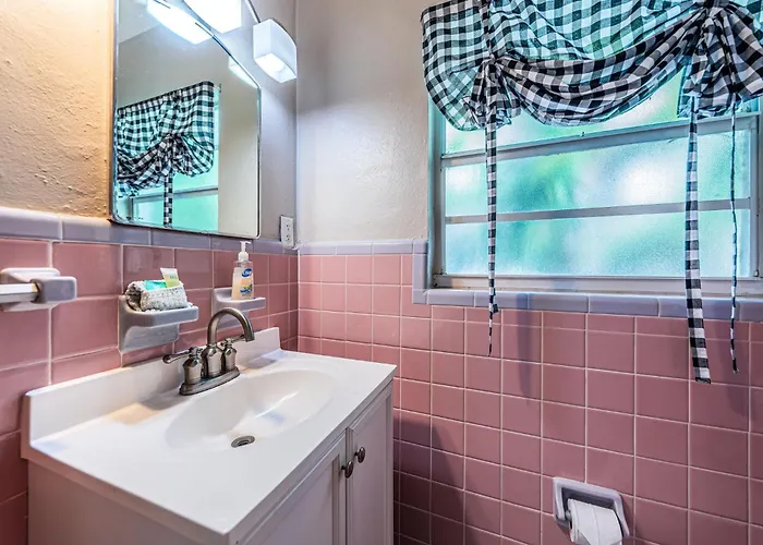 Apartment Tropical Blue Water Beachside 7 *